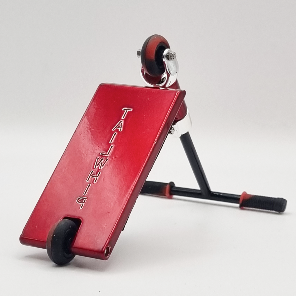 TAILWHIP Finger Scooter 28 mm Red.