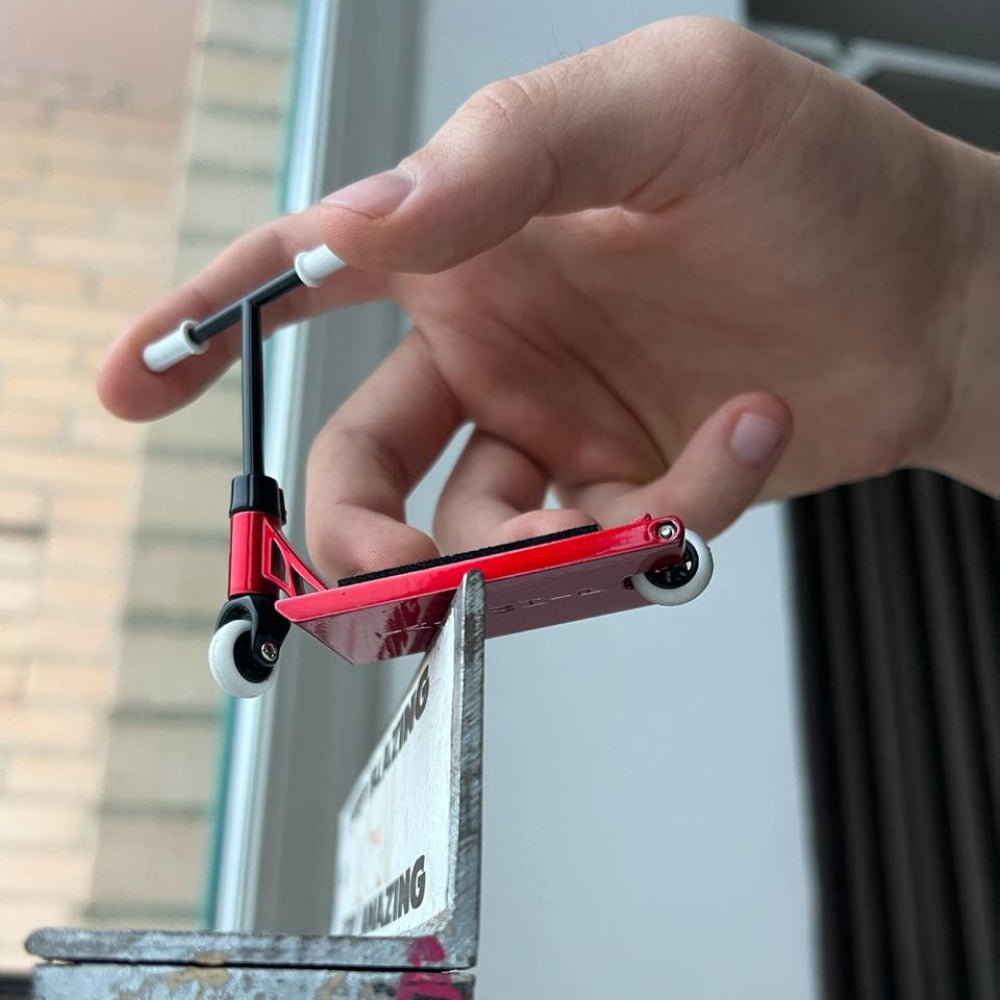 TAILWHIP Finger Scooter 28 mm Red.
